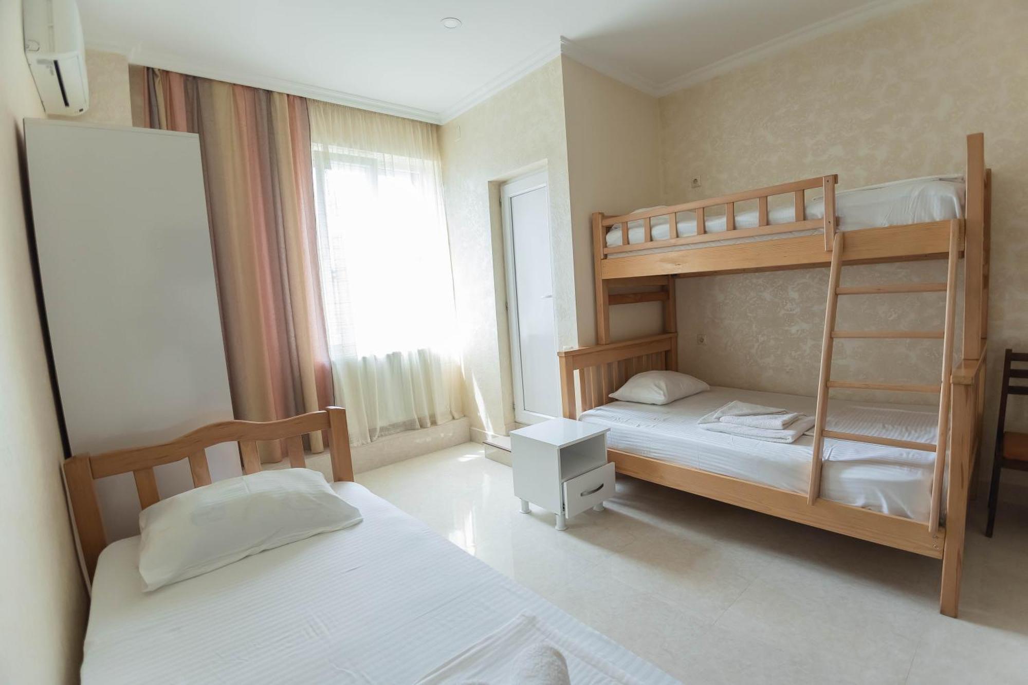 Guest House Ocean Force バトゥーミ エクステリア 写真